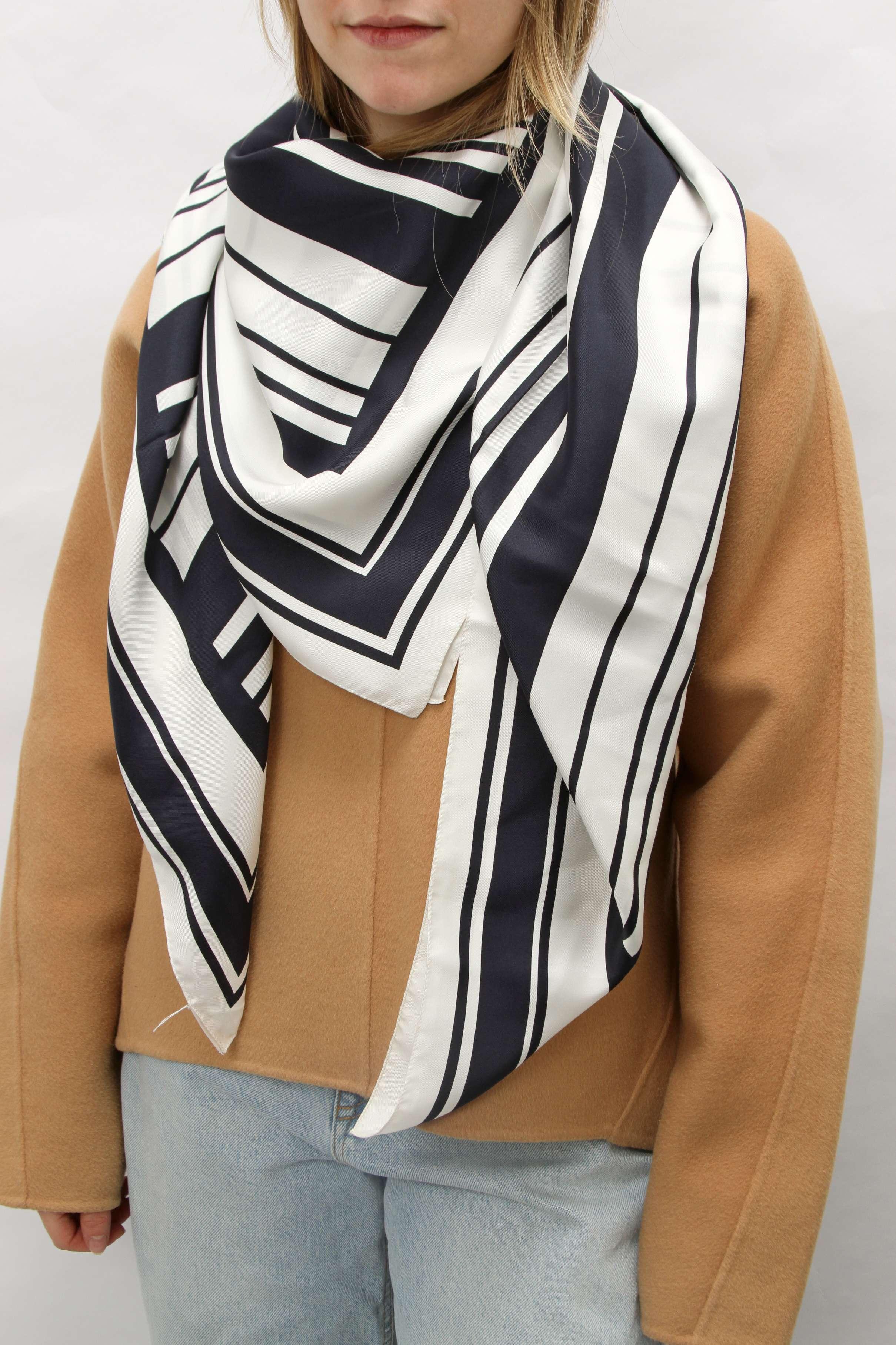Chloe Scarf, фото 4