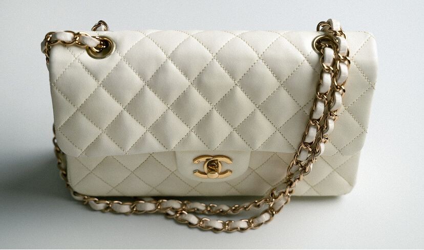 Она того стоит. История сумки Chanel Classic Flap