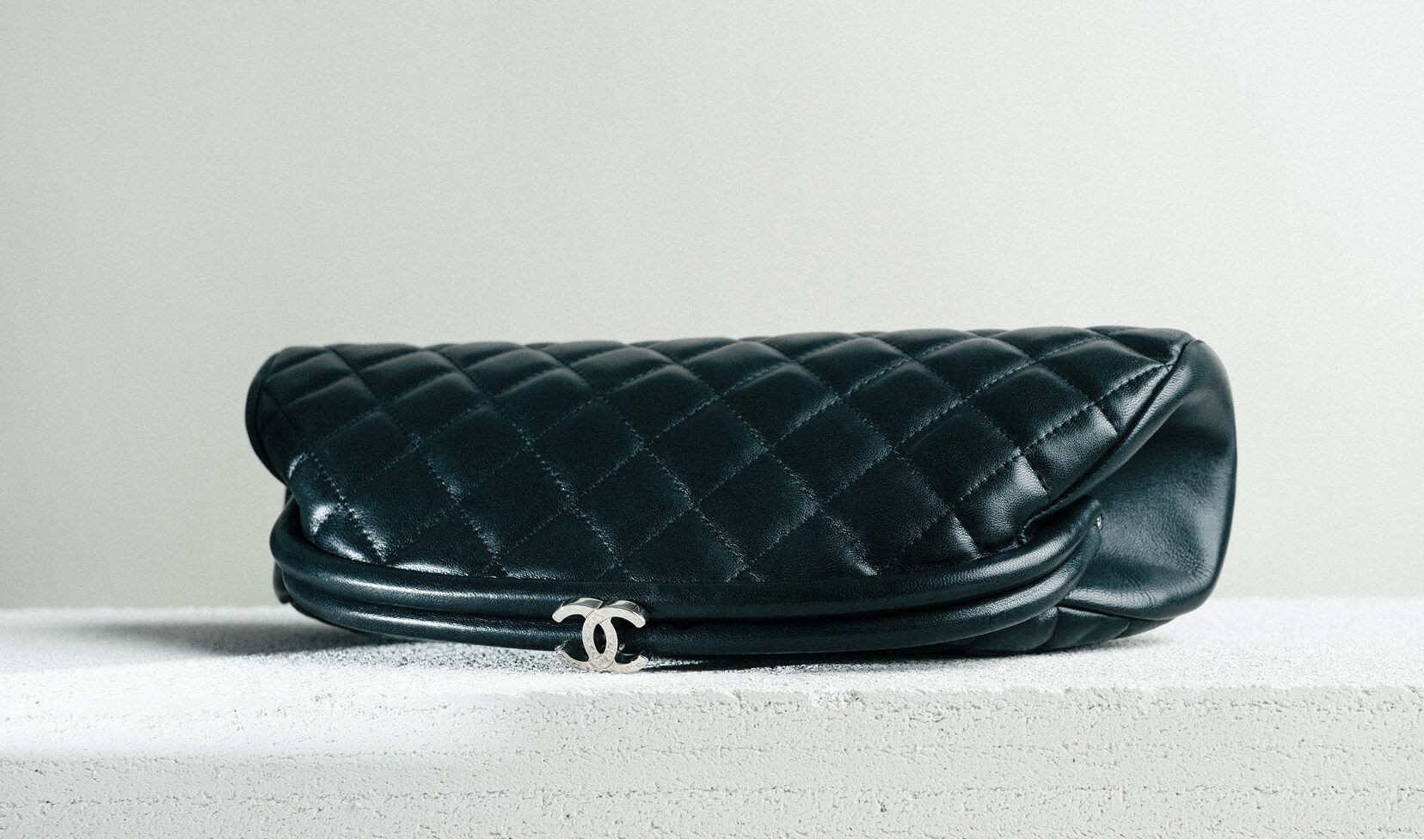 Когда появилось «маленькое и черное»