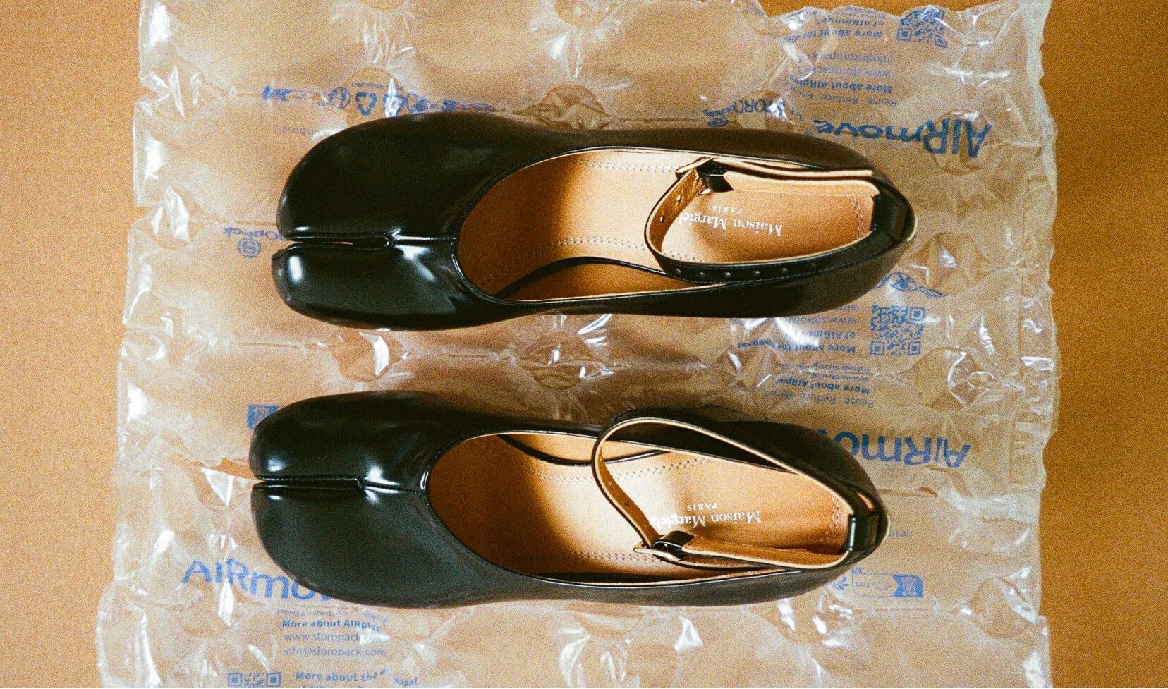 (Не) серебряные копытца Maison Margiela Tabi. Как носки стали обувью-легендой?
