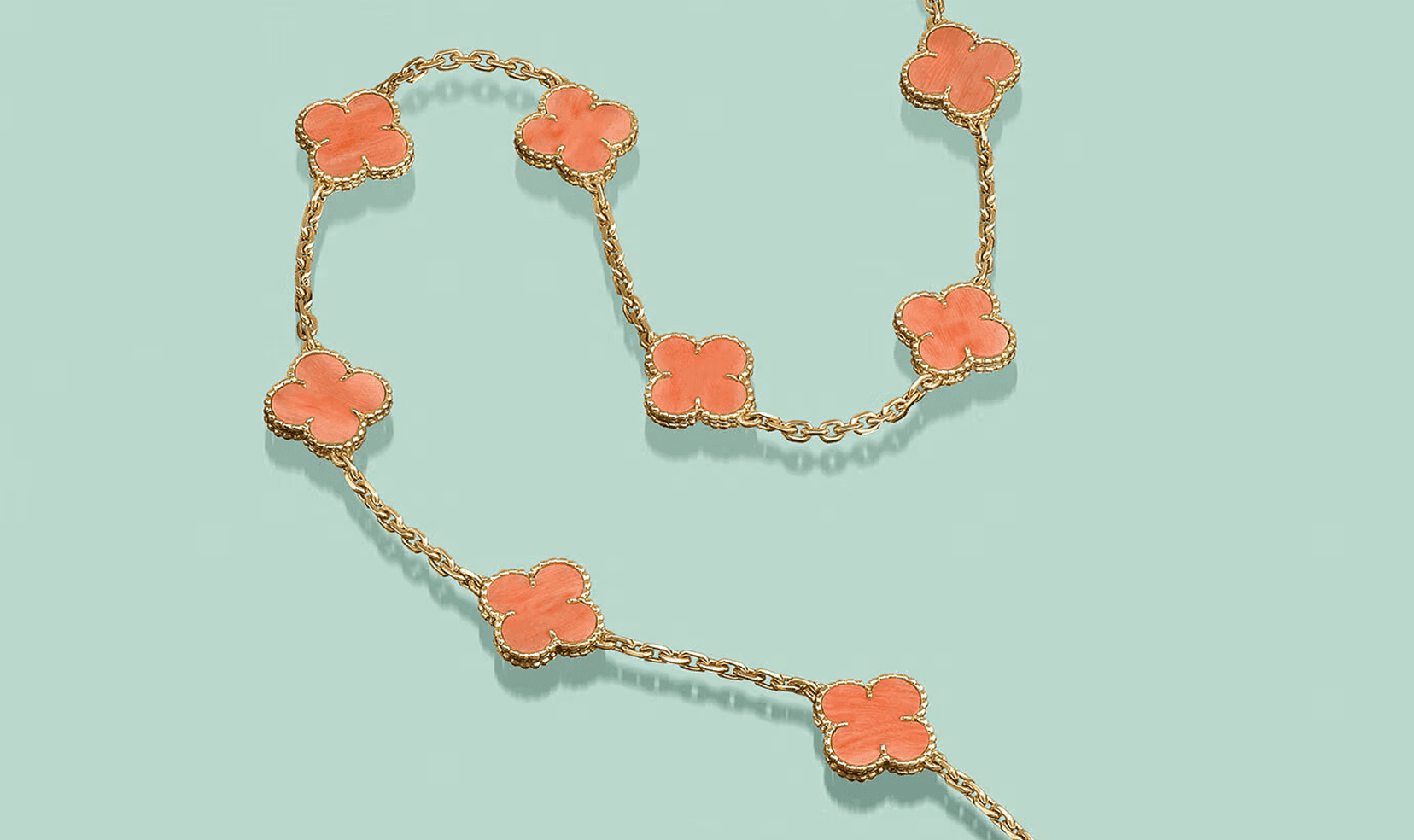 Верьте в удачу. И носите ее на себе. История Van Cleef & Arpels Alhambra